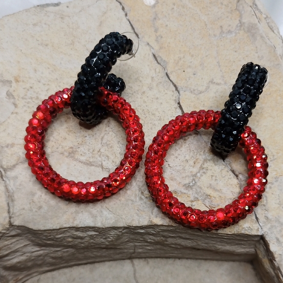 Elegant Red and Black Hoop Earrings - Picture 1 of 7